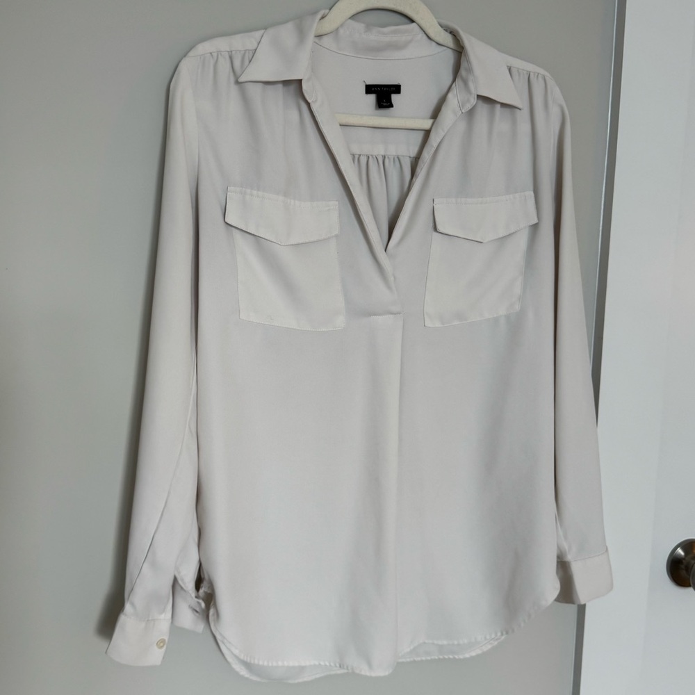 Ann Taylor Women's Off-white Blouse Front Pocket Small